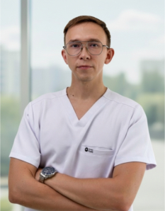 Абрамов <br /> Юрий Александрович