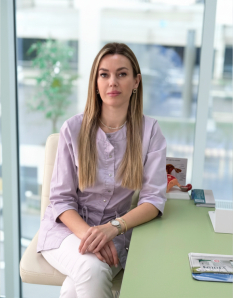 Гулакова <br />  Олеся Сергеевна